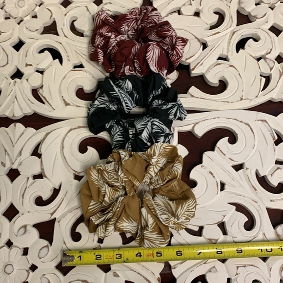 Bundle of 3 Oversized Elastic Scrunchies Burgundy, Black, Mustard Yellow NIB - Picture 3 of 8